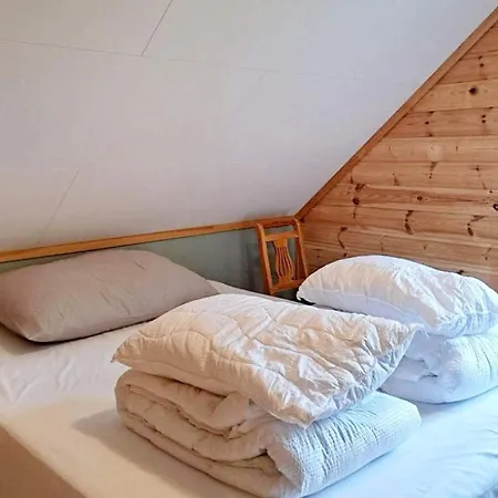 6 Person In Gudvangen-by Traum *