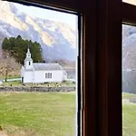 6 Person In Gudvangen-by Traum * Gudvangen