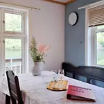 6 Person In Gudvangen-by Traum *