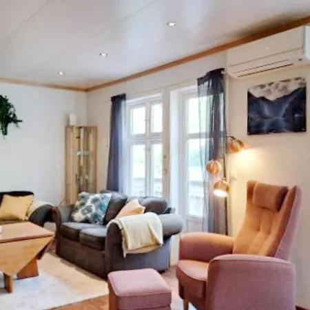 6 Person In Gudvangen-by Traum * Gudvangen