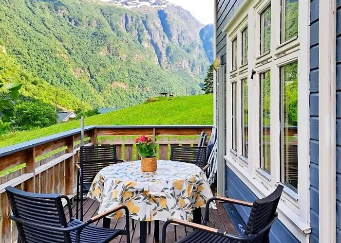 6 Person In Gudvangen-by Traum *