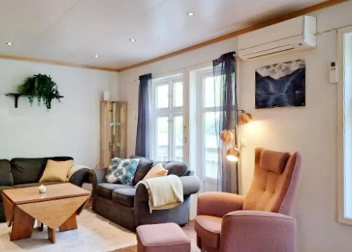 6 Person In Gudvangen-by Traum * Gudvangen